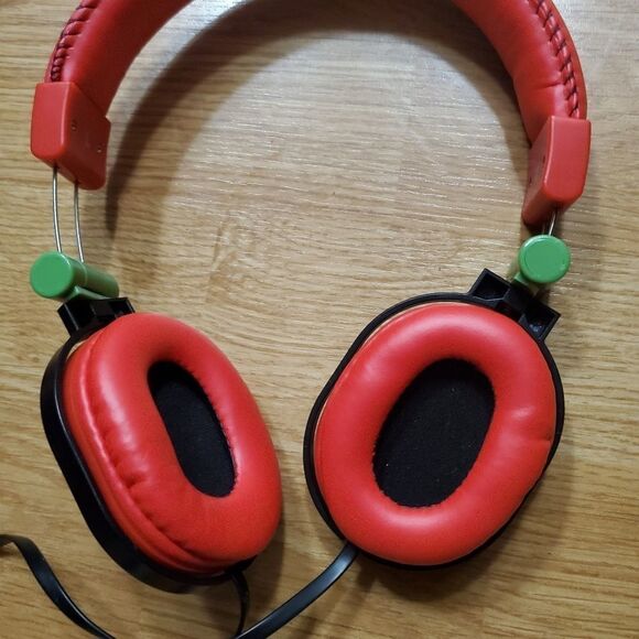 Moki Popper Kids Headphones in Red Claw - Picture 7 of 8